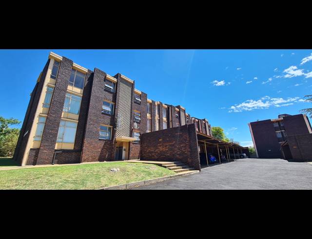 2 BEDROOM TOWNHOUSE FOR SALE IN SOUTH CREST